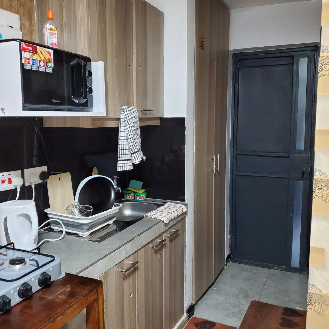 나이로비 Lovely & Cozy Compact Studio Near Airport With Rooftop View 아파트 외부 사진