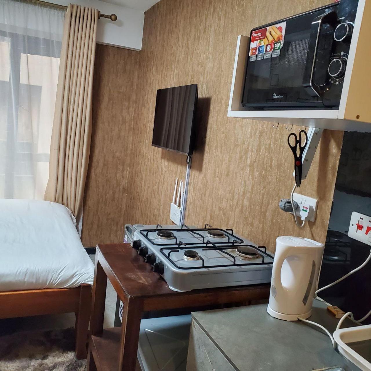 나이로비 Lovely & Cozy Compact Studio Near Airport With Rooftop View 아파트 외부 사진